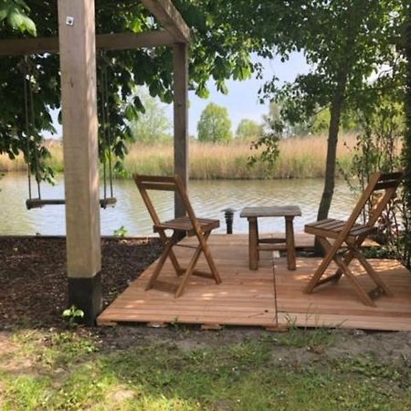 Villa Gezellige Pipo Met Grote Schommel Aan Het Water Medemblik Esterno foto