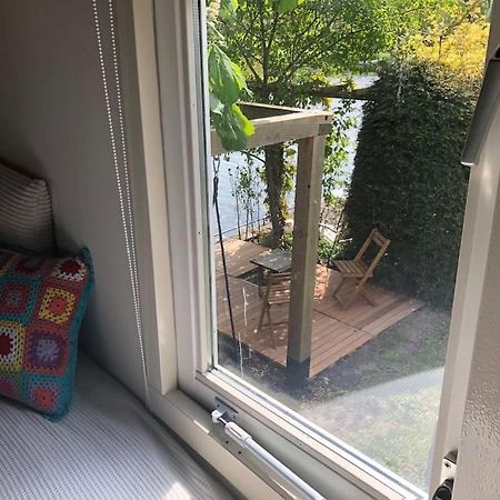 Villa Gezellige Pipo Met Grote Schommel Aan Het Water Medemblik Esterno foto