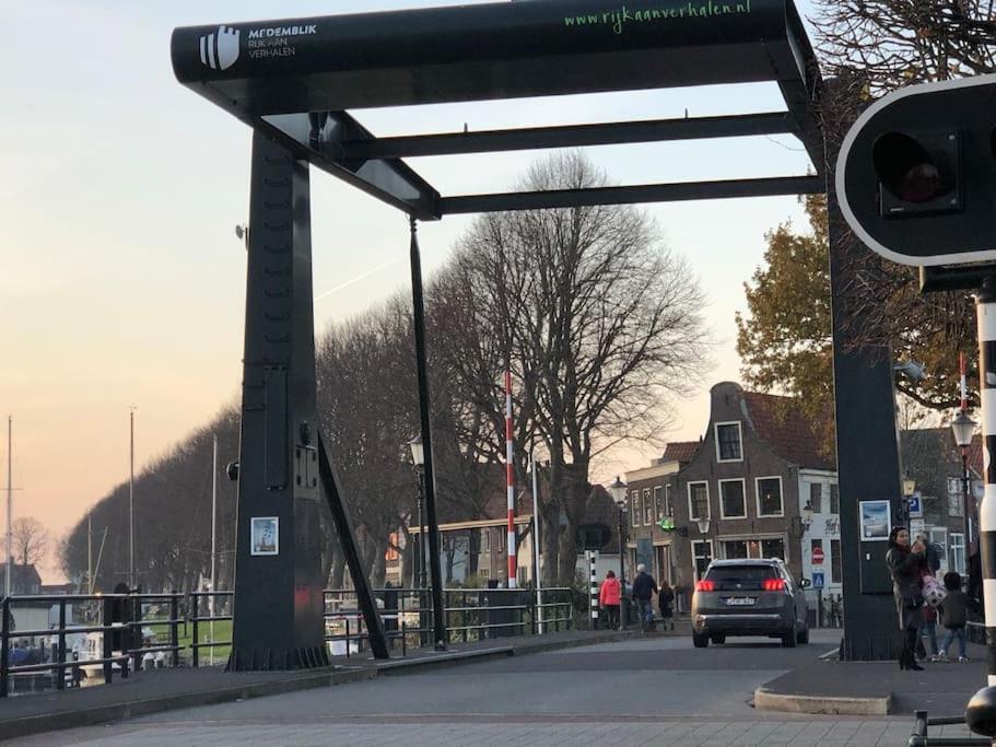 Villa Gezellige Pipo Met Grote Schommel Aan Het Water Medemblik Esterno foto