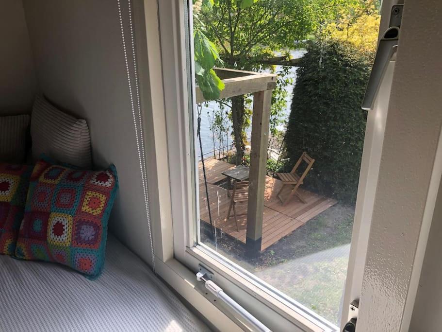 Villa Gezellige Pipo Met Grote Schommel Aan Het Water Medemblik Esterno foto