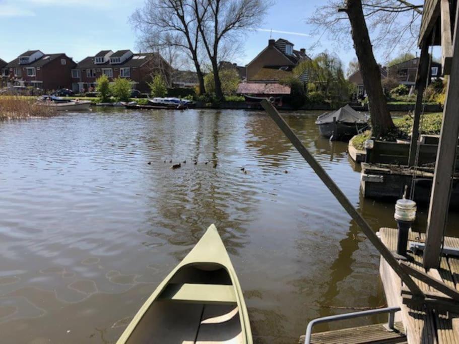 Villa Gezellige Pipo Met Grote Schommel Aan Het Water Medemblik Esterno foto