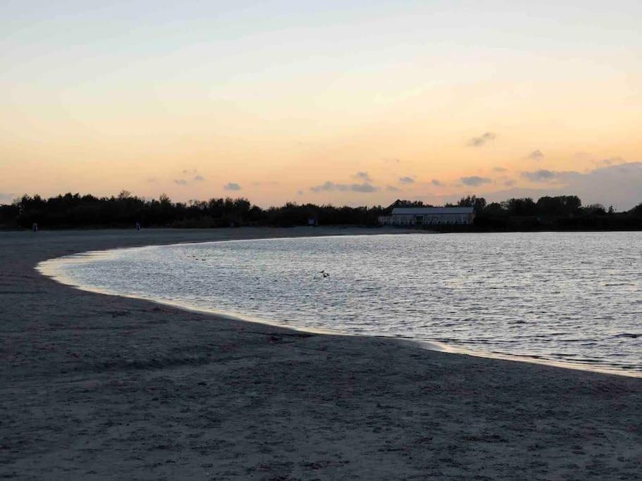Villa Gezellige Pipo Met Grote Schommel Aan Het Water Medemblik Esterno foto