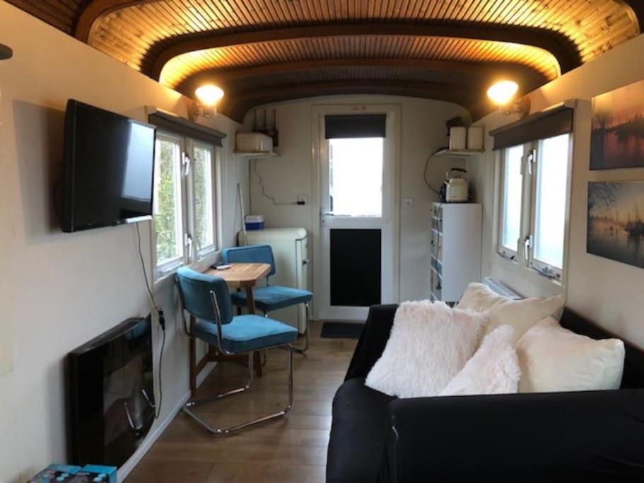 Villa Gezellige Pipo Met Grote Schommel Aan Het Water Medemblik Esterno foto